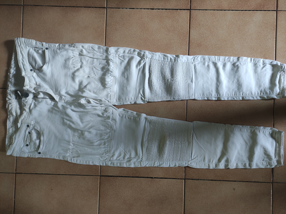 Spodnie rockowe białe jeansowe rozciągliwe młodzieżowe rurki