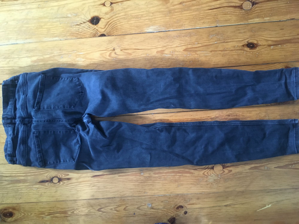 Czarne spodnie rurki jeans z wysokim stanem lindex