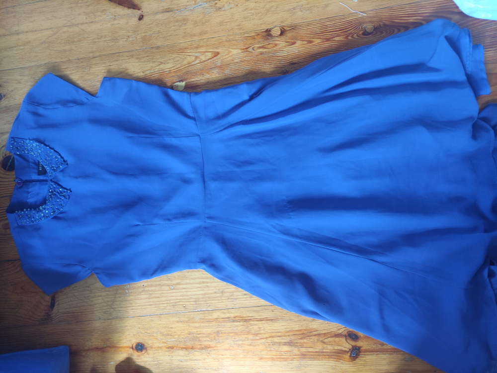 Elegancka sukienka niebieska kolnierzyk zwiewna Reserved