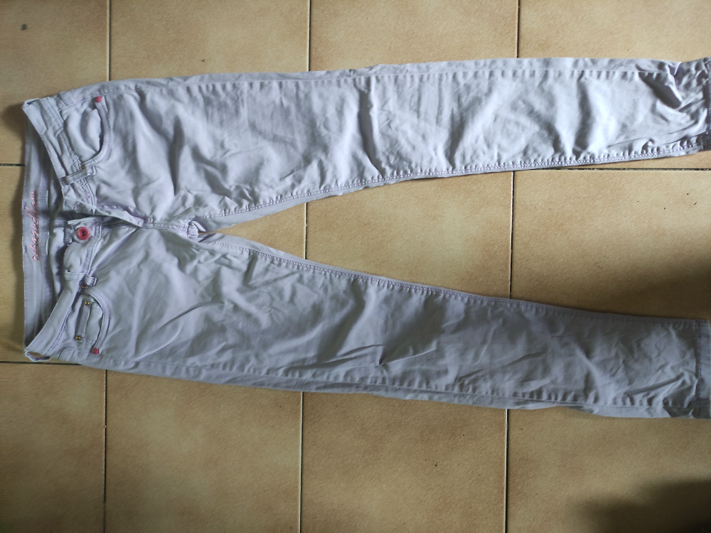 Fioletowe pastelowe spodnie jeansy zwężane biodrowki