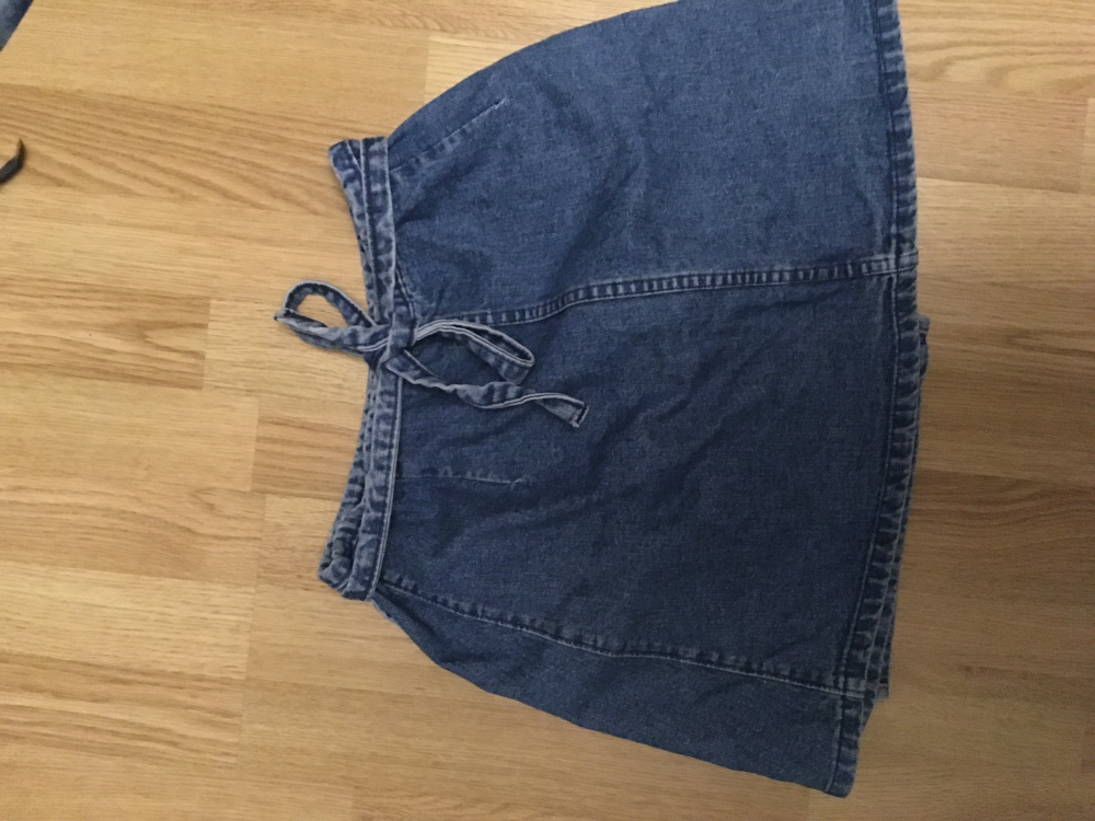 Jeansowa spódniczka wiązana trapezowa vintage