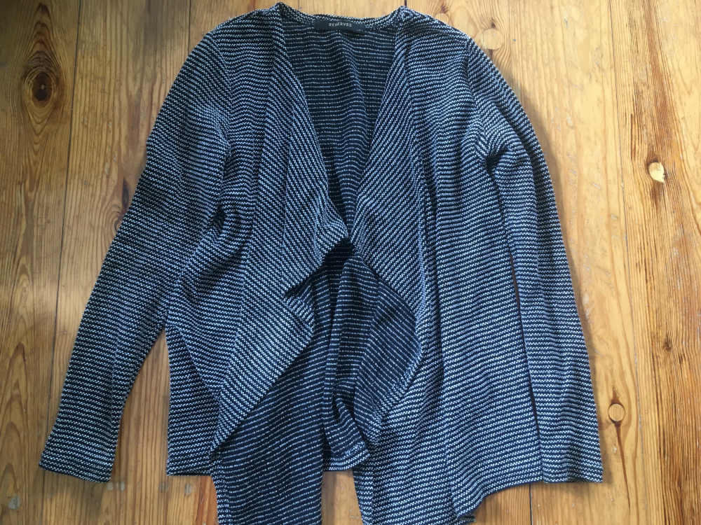 Kardigan / sweter w czarno białe paski z klapami reserved