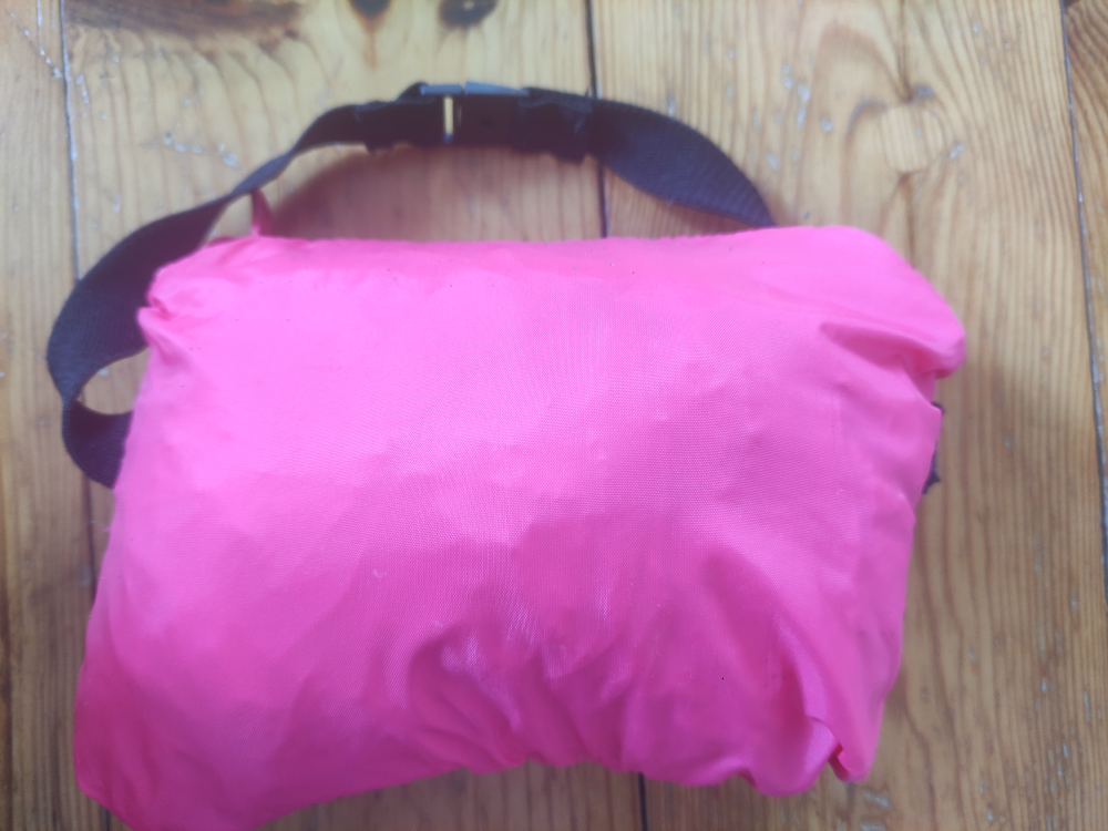 Kurtka przeciwdeszczowa składana do kieszeni różowa h&m
