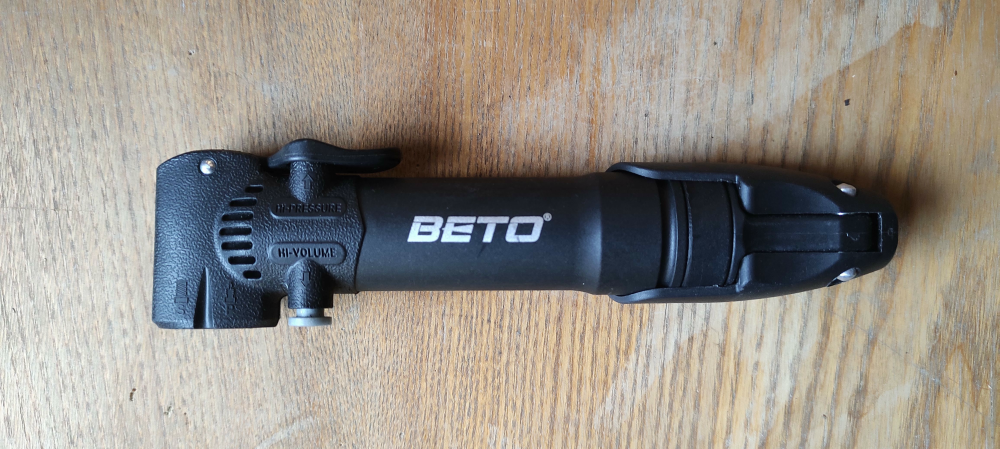 Pompa z podwójną głowicą BETO, czarna do roweru