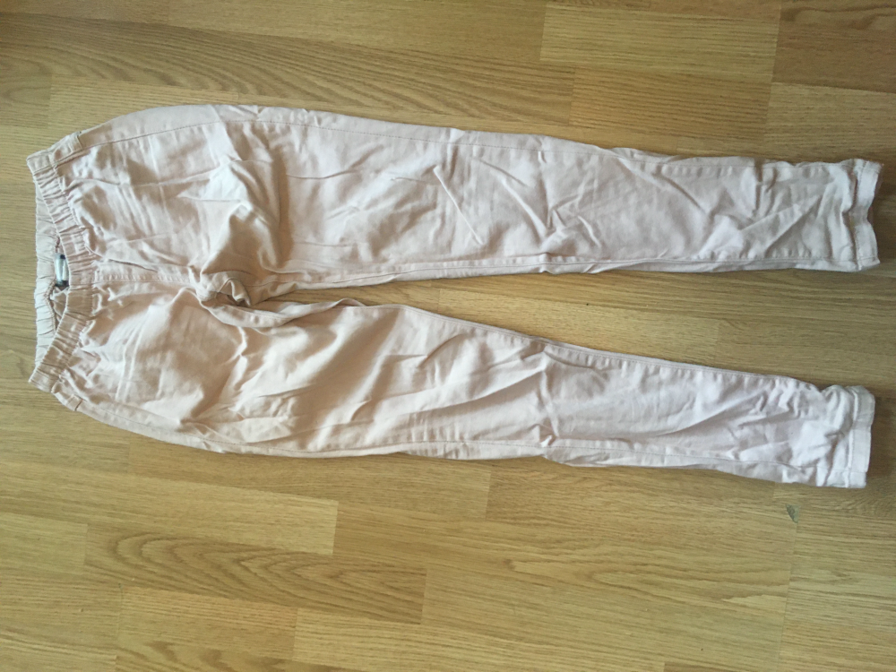 Spodnie jegginsy bladoróżowe z kieszeniami z tylu pieces 