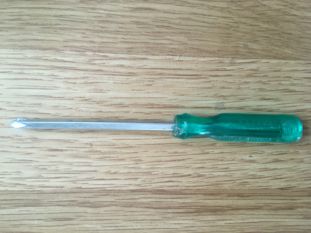 Śrubokręt metalowy krzyżakowy zielona plastikowa rączka mały