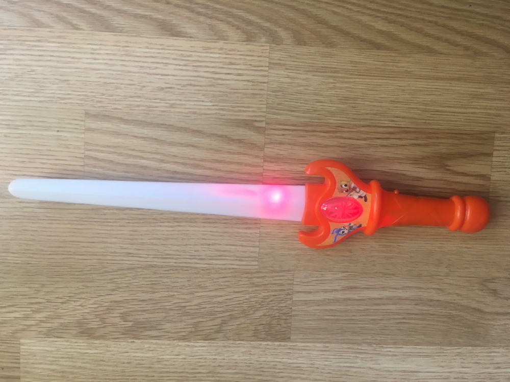 Zabawka biały miecz świetlny z pomarańczowa rękojeścia