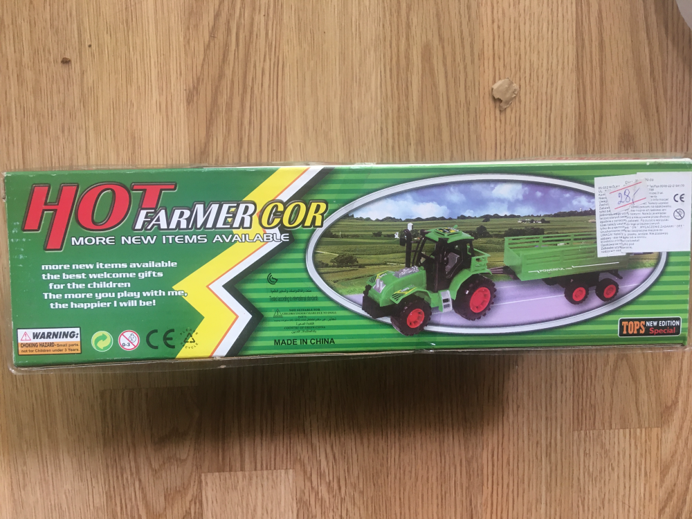 Zabawka zielony ciągnik/ traktor z przyczepa i zwierzętami 