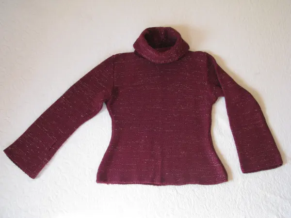 Bordowy sweterek golf ze złotą nicią, rozm. M 