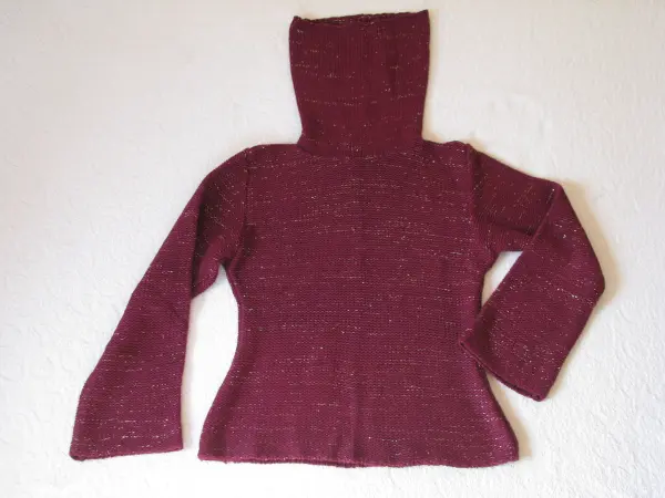 Bordowy sweterek golf ze złotą nicią, rozm. M 