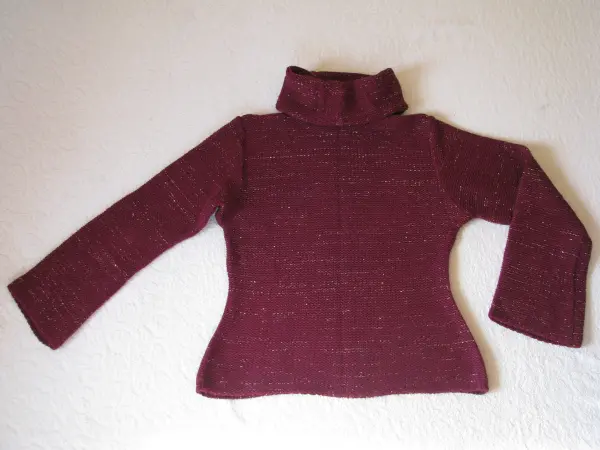 Bordowy sweterek golf ze złotą nicią, rozm. M 