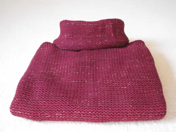 Bordowy sweterek golf ze złotą nicią, rozm. M 