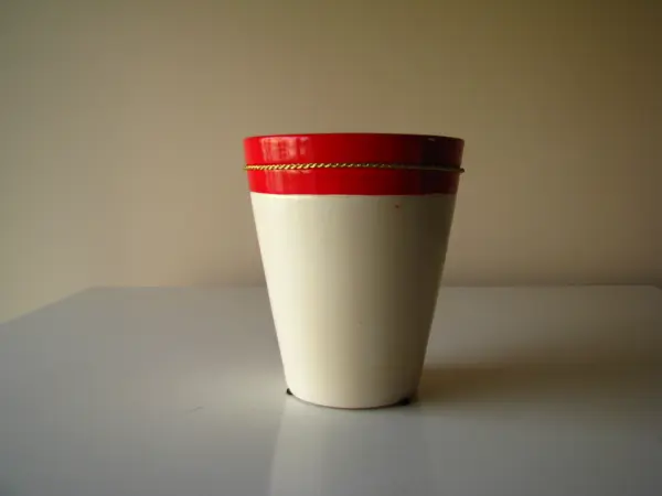 Ceramiczne naczynko, osłonka na doniczkę z serduszkiem wazon
