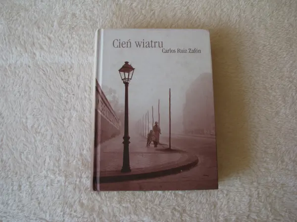 Cień wiatru - Carlos Riuz Zafon – twarda oprawa