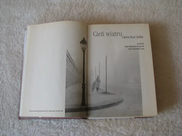 Cień wiatru - Carlos Riuz Zafon – twarda oprawa 