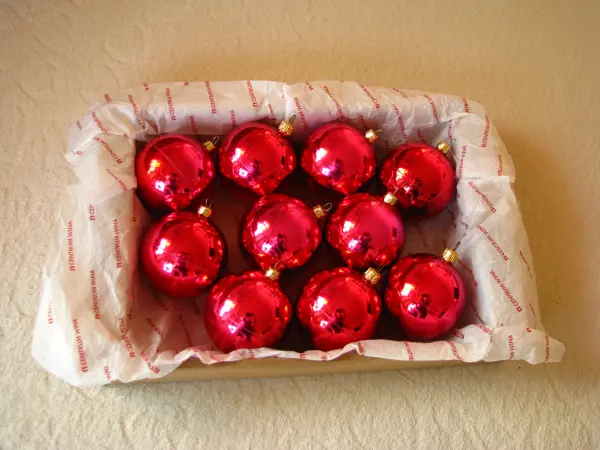 Czerwono-malinowe bombki choinkowe  – ozdoby na choinkę 