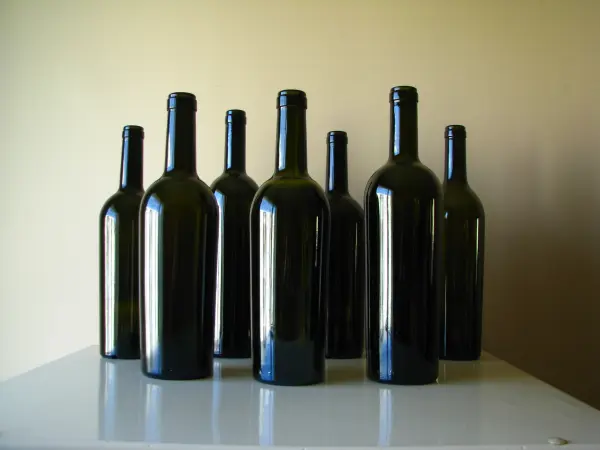 Dobre gatunkowo butelki na domowe wino 0,7 l