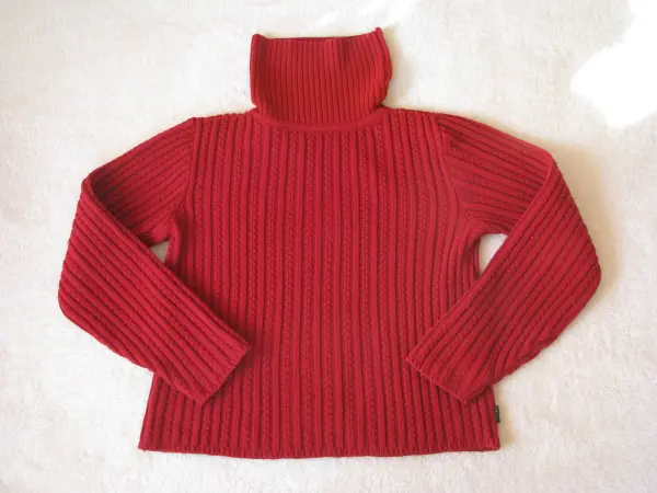 Elegancki, czerwony sweterek z golfem,  rozm. M/L   