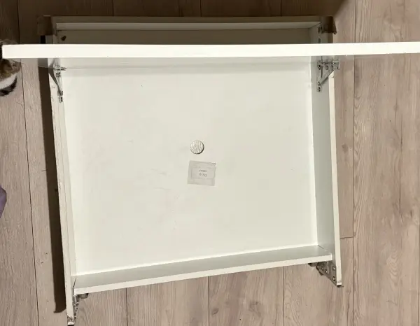 Fotel z funkcją łóżka rozkładanego z pojemnikiem na pościel