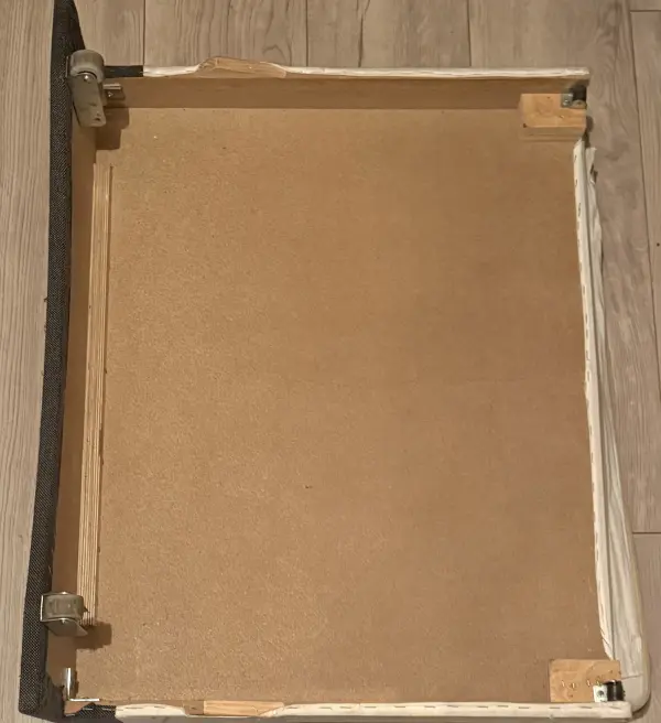 Fotel z funkcją łóżka rozkładanego z pojemnikiem na pościel