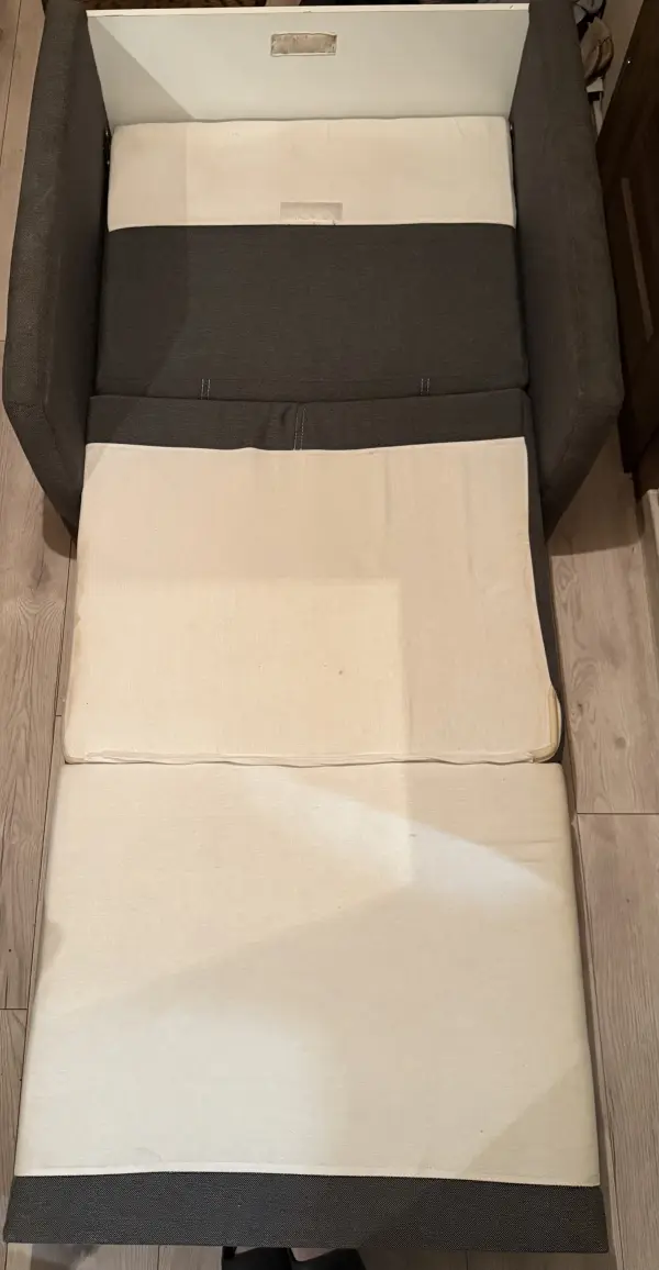 Fotel z funkcją łóżka rozkładanego z pojemnikiem na pościel