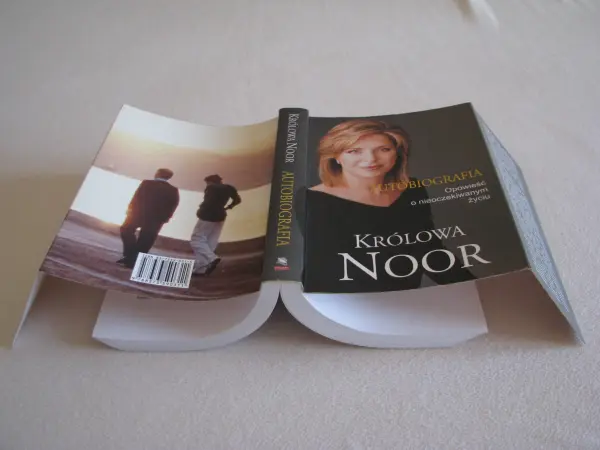 Królowa Noor Autobiografia Opowieść o nieoczekiwanym życiu 