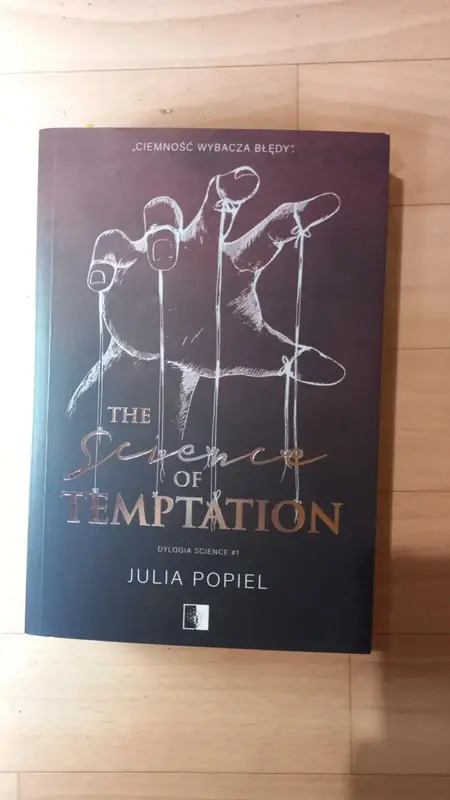 książki romantasy i młodziezowe