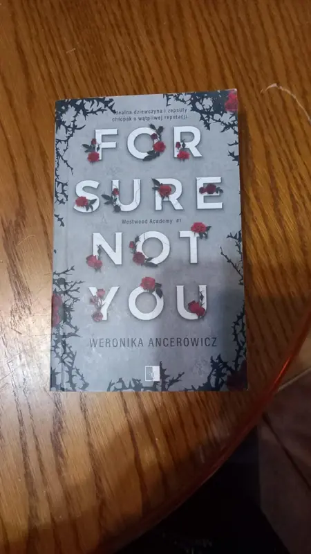 książki romantasy i młodziezowe