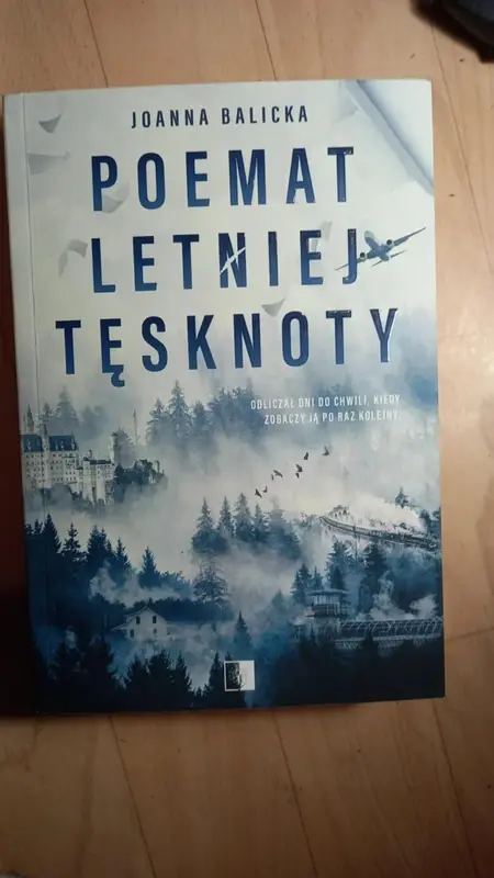 książki romantasy i młodziezowe