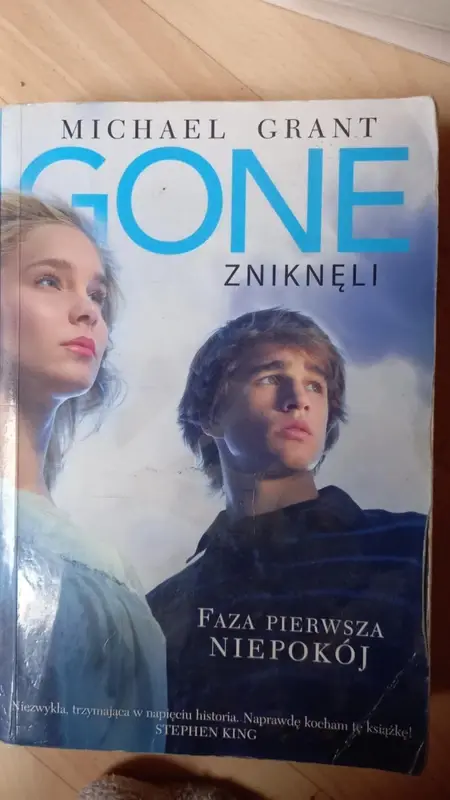 książki romantasy i młodziezowe