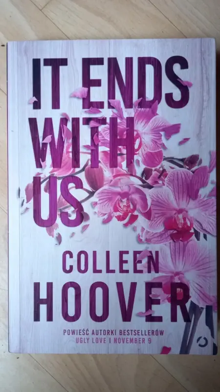 książki romantasy i młodziezowe