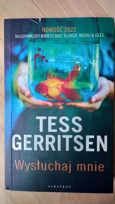 książki romantasy i młodziezowe