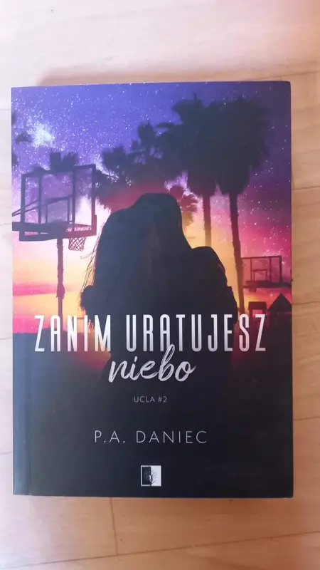 książki romantasy i młodziezowe