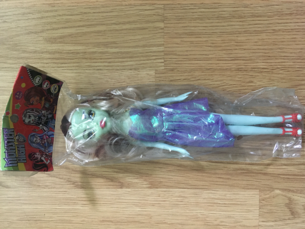 Lalka monster high w fioletowej sukience