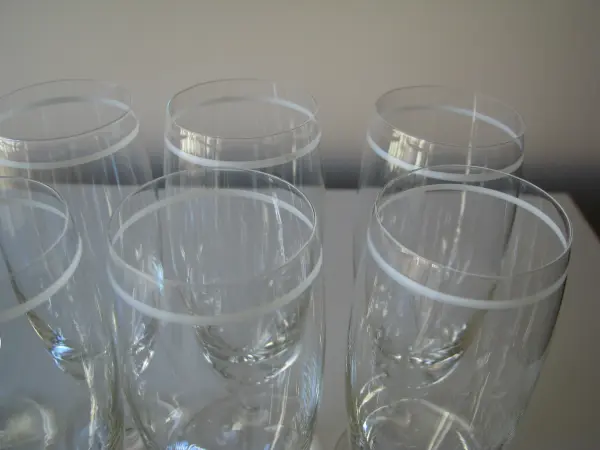 Lampki - kieliszki na wino z obwódką szampanówki 8 szt retro