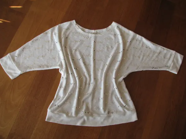 Luźny, biały sweterek, bluzka z cekinkami,  L / XL  