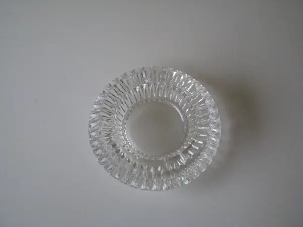 Mała zgrabna, szklana popielniczka z czasów PRL 