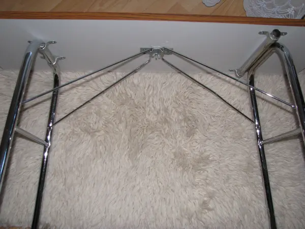 Mały, zgrabny, składany stolik przenośny, biurko, ława 