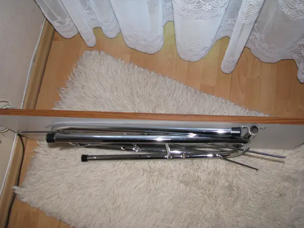 Mały, zgrabny, składany stolik przenośny, biurko, ława 