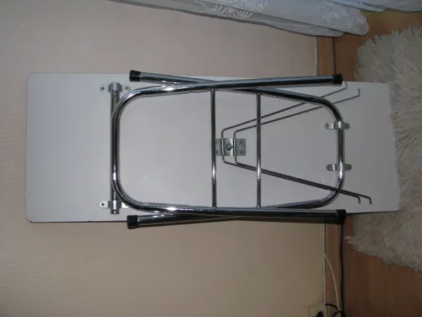 Mały, zgrabny, składany stolik przenośny, biurko, ława 