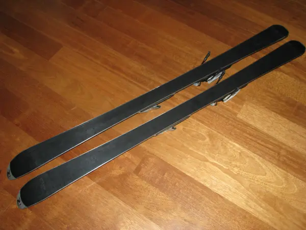 Narty zjazdowe Rossignol Axium długość 150 cm z wiązaniami
