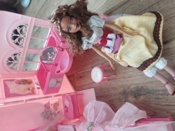 Oryginalny domek Barbie wraz z lalka i akcesoriami 