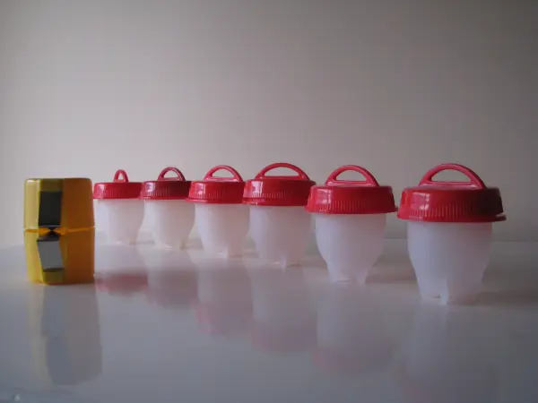 Otwieracz rozbijak do jajek silikonowe kubki forma gotowanie