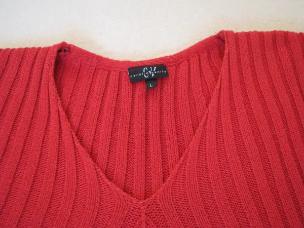 Piękny czerwony sweterek z ażurkowym wykończeniem, rozm. L 