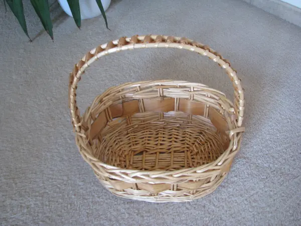 Piękny, owalny kosz wiklinowy koszyk 