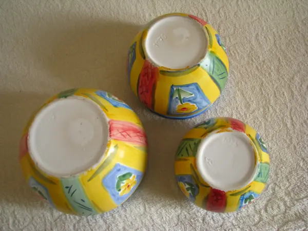 Piękny, ręcznie malowany zestaw 3 stylowych doniczek osłonki