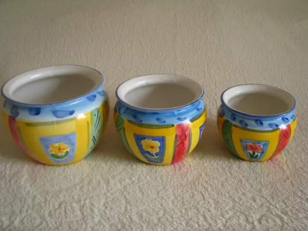 Piękny, ręcznie malowany zestaw 3 stylowych doniczek osłonki