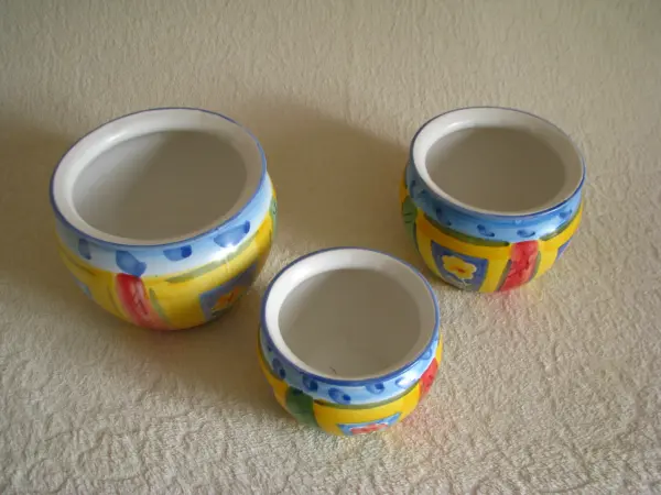 Piękny, ręcznie malowany zestaw 3 stylowych doniczek osłonki