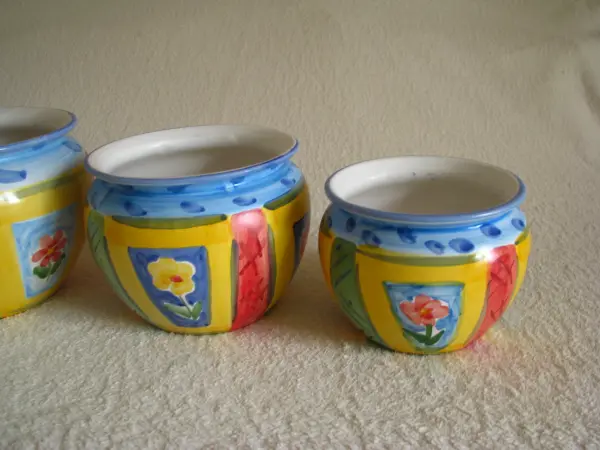 Piękny, ręcznie malowany zestaw 3 stylowych doniczek osłonki