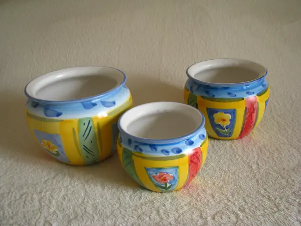 Piękny, ręcznie malowany zestaw 3 stylowych doniczek osłonki